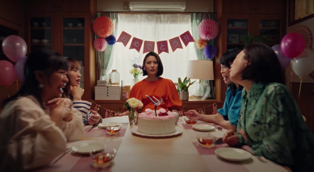 ナイキ 日本の男女格差に切り込む動画に反響 生まれた 女の子 に待ち受けるシーンで現状を訴える ハフポスト ナイキ 日本の男女格差に切り込む動画に反響 生まれた 女の子 に待ち受けるシーンで現状を訴える ハフポスト