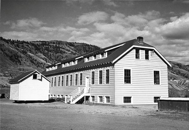 Cette école a été reconstruite sur le site de l'ancienne école améridienne de Kamloops au Canada.