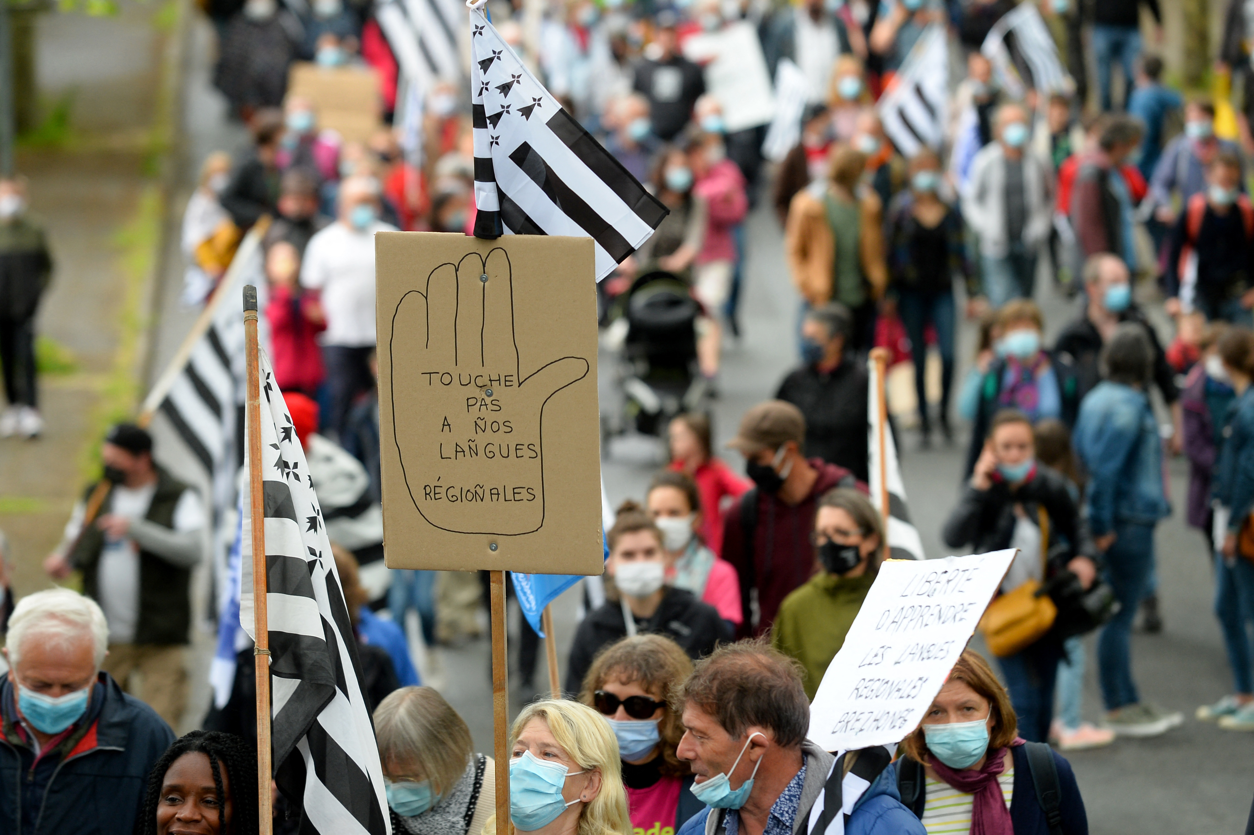 Langues régionales: des manifs partout en France contre la censure de l'enseignement immersif