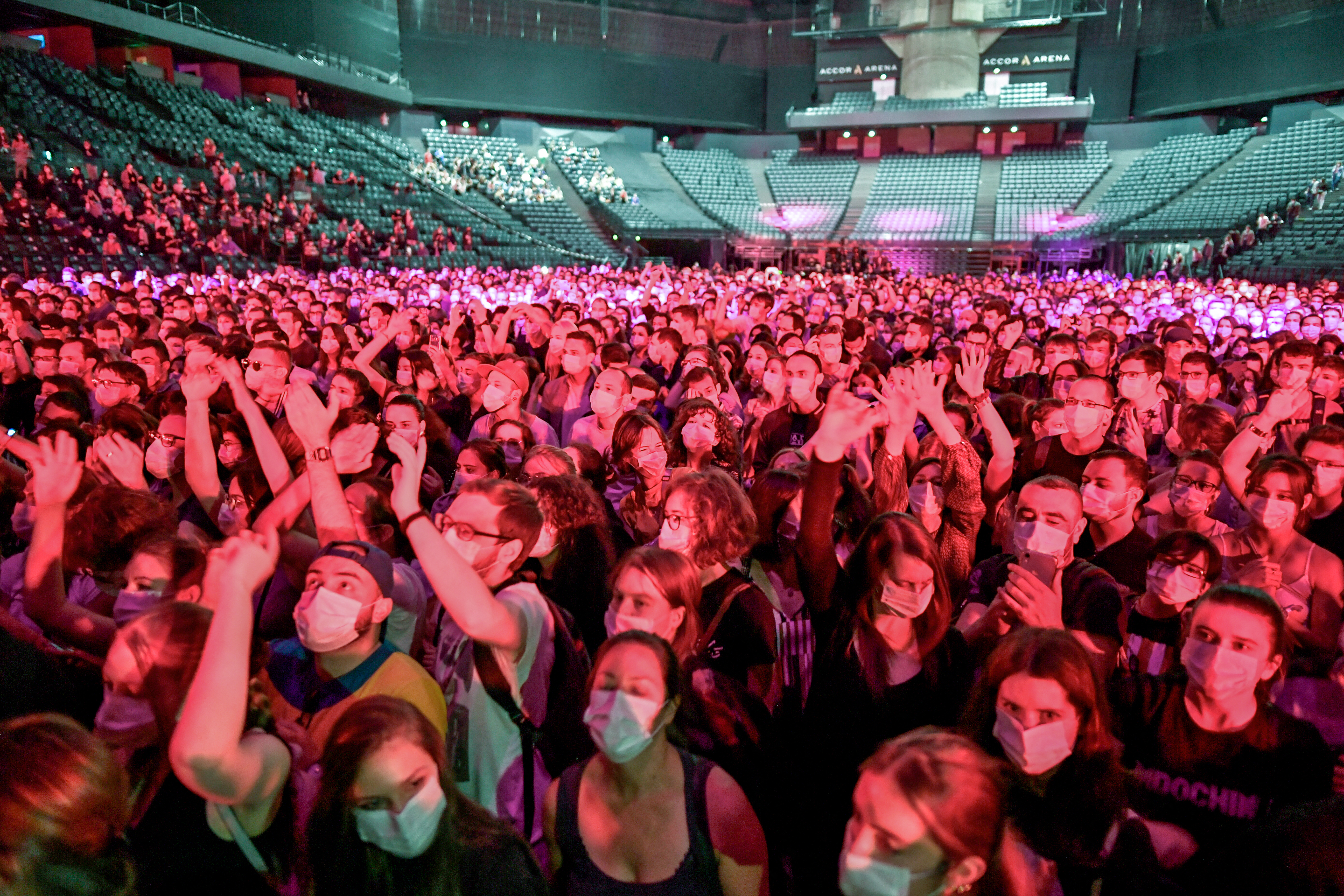 Les images du concert d'Indochine et Etienne de Crécy à Bercy