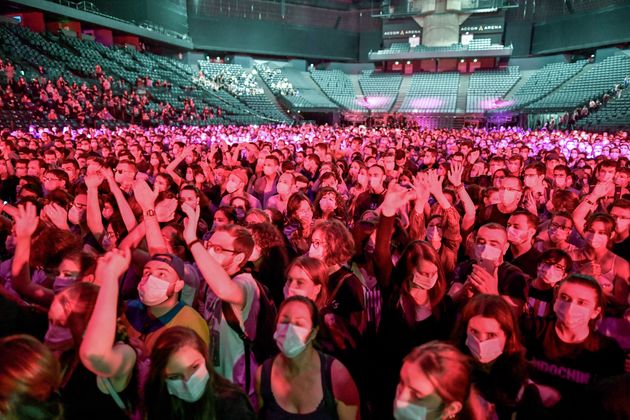 Ce samedi 29 mai, 5.000 personnes assistaient au concert-test d'Étienne de Crécy et Indochine à Bercy.