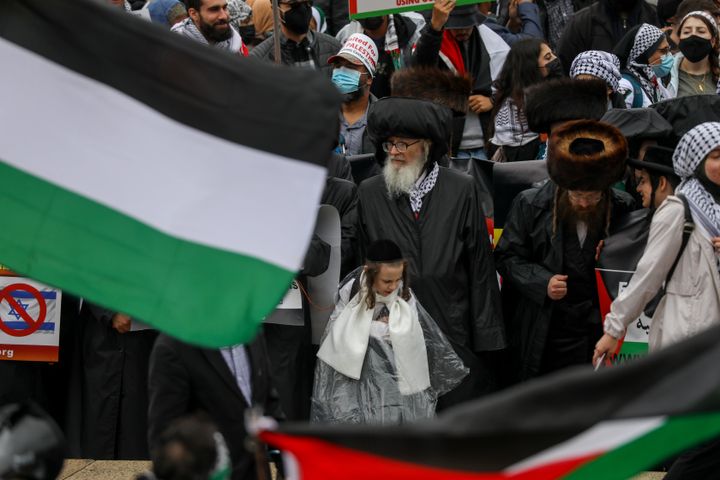 WASHINGTON, USA - MAY 29: Thousands of demonstrators gather on Saturday at the Lincoln Memorial in support of the Palestinians, on May 29, 2021 in Washington D.C, United States. (Photo by Yasin Ozturk/Anadolu Agency via Getty Images)