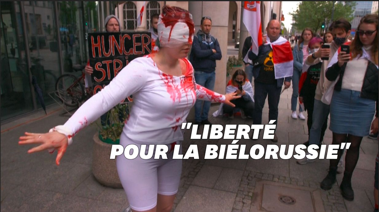 Biélorussie: Ils se recouvrent de sang pour protester contre le régime