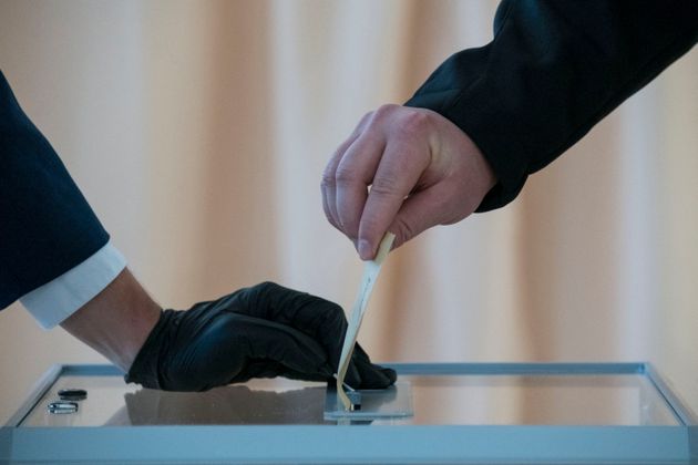 Un bureau de vote lors du 1er tour des élections municipales de Richwiller en Alsace, le 15 mars 2020 (photo d'illustration)