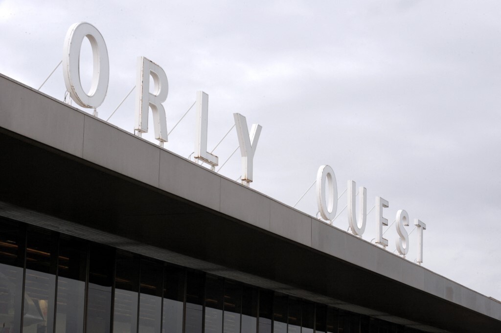 Ces anciennes lettres de l'aéroport de Paris-Orly mises aux enchères