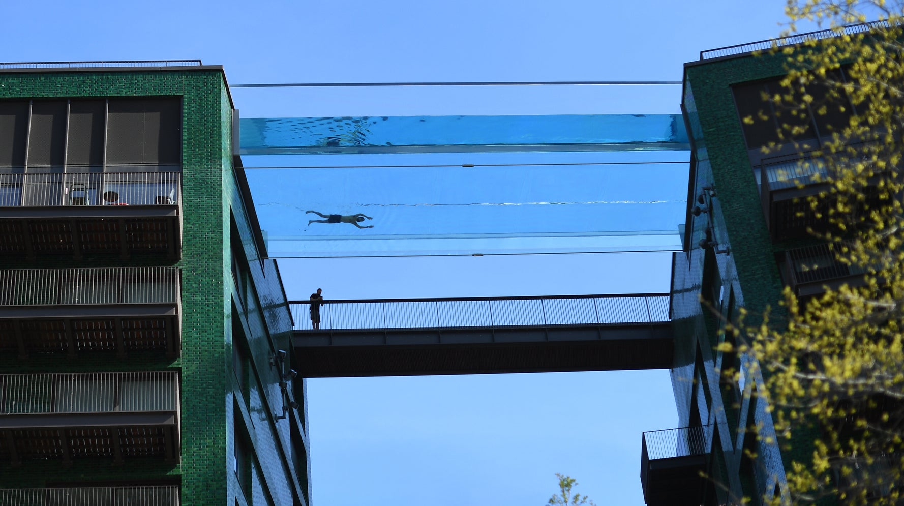 London's New See-Through Skyscraper Pool Has Twitter Users Saying 'Hell No!'