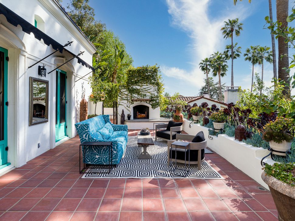 Αποψη των εξωτερικών χώρων της έπαυλης του Λος Αντζελες που αγόρασε ο Ντι Κάπριο για την μητέρα του
