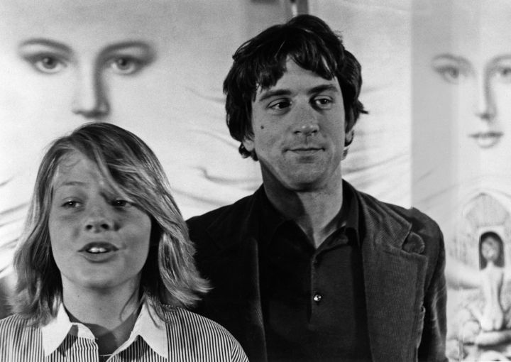 Κάννες, 1976. Η Τζόνι Φόστερ και ο συμπρωταγωνιστής της Ρόμπερτ Ντε Νίρο απαντούν σε ερωτήσεις των δημοσιογράφων