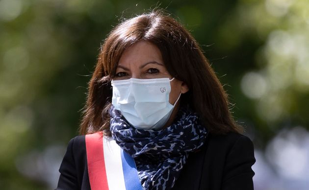 Anne Hidalgo assite à la cérémonie de commémoration de l'abolition de l'esclavage au jardin du Luxembourg le 10 mai 2021.