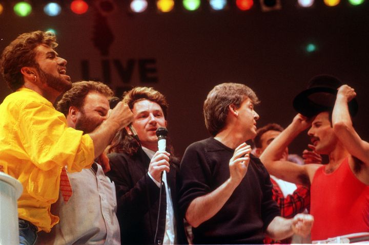 ライヴ・エイドのステージには、クイーンの他にもジョージ・マイケル、U2のボノ、ポール・マッカートニーなども集い「伝説」を作った
