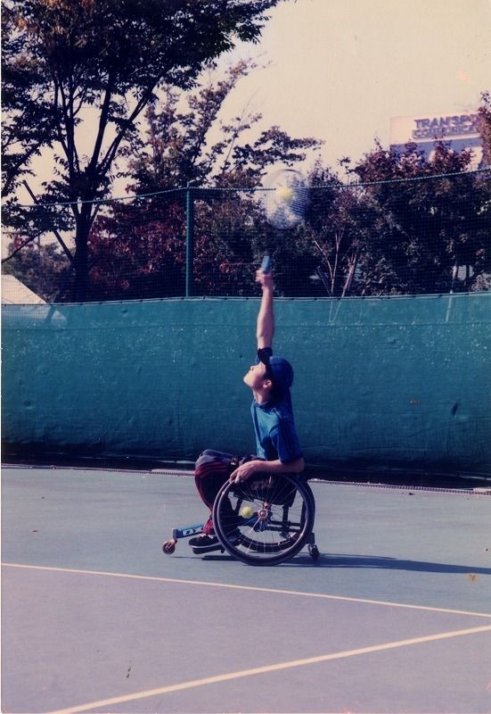 中学一年生の頃の国枝選手。テニスが趣味だった母のすすめで車いすテニスを始めたそう