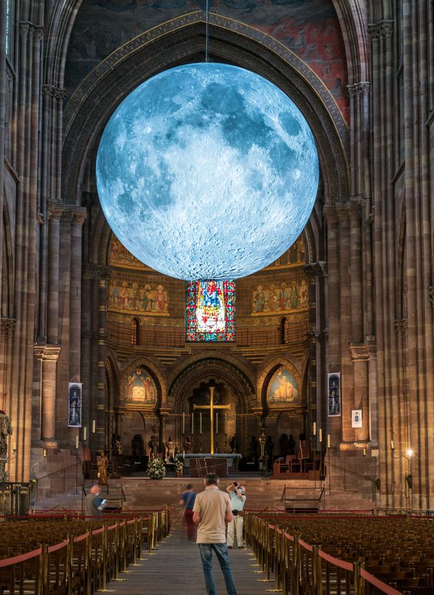 À Strasbourg, une gigantesque lune lévite dans la