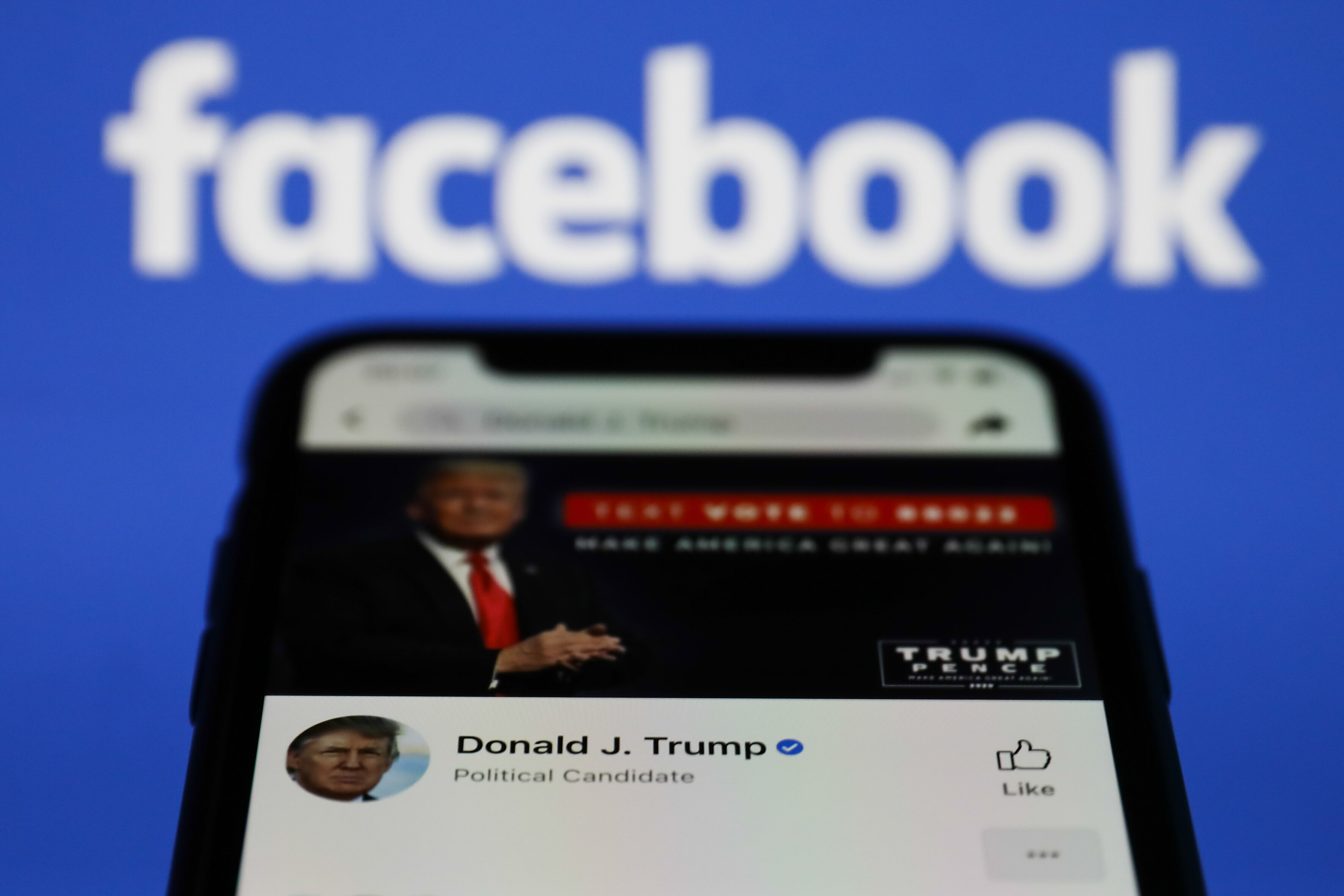 Facebook suspend Donald Trump pour deux ans