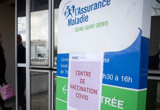 Un centre de l'Assurance maladie transformé en centre de vaccination, en région parisienne, le 17 février 2021