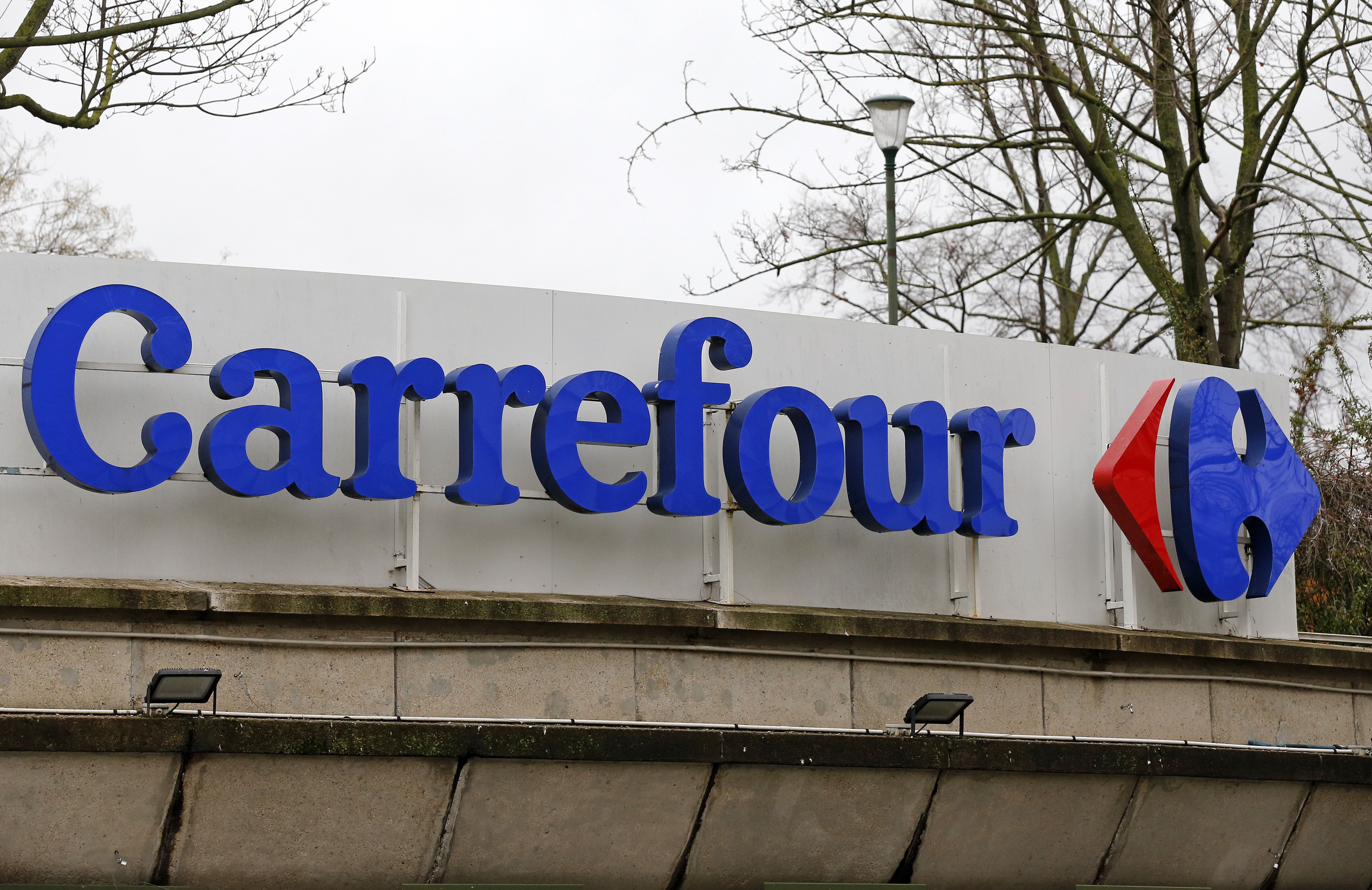 À Annemasse, une employée de Carrefour cible d'insultes racistes filmées