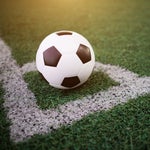 Muere de un infarto un futbolista de 29 años durante el partido homenaje a su hermano, también