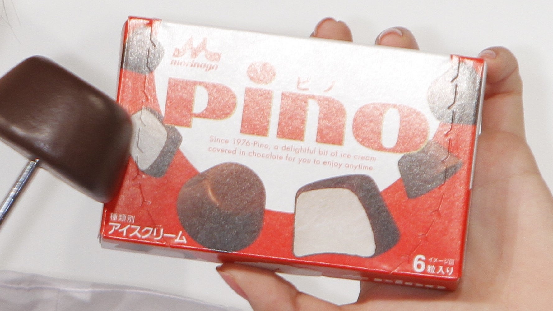 V6が ピノ の全面広告に登場 Twitterへの投稿時間に 涙がでる演出 と反響広がる ハフポスト