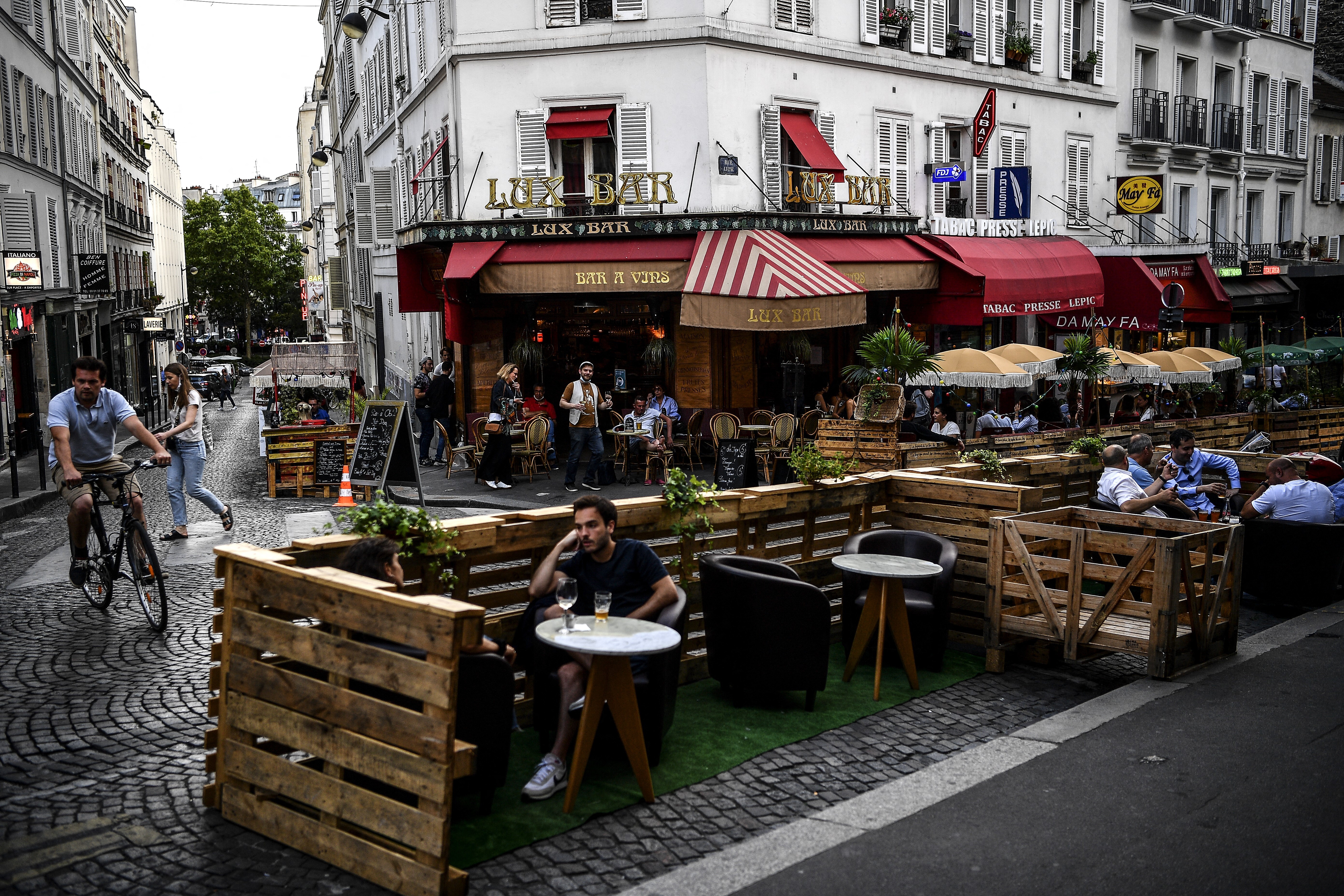 Les terrasses éphémères à Paris vont devenir "estivales" et payantes