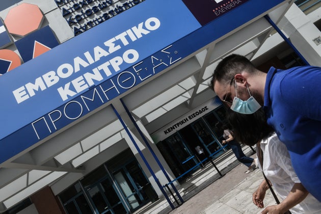 Εμβόλιο: Ανοίγει η πλατφόρμα για τους 25-29 ετών, τεράστια ζήτηση για