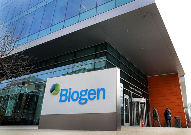 Quel est ce traitement controversé autorisé aux États-Unis contre Alzheimer et fabriqué par le laboratoire Biogen (Photo prise à Cambridge du siège des laboratoires Biogen en mars 2019 par John Tlumacki/The Boston Globe via Getty Images)