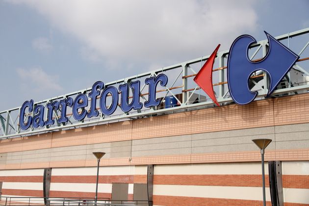 Une femme en garde à vue après des insultes racistes envers une employée de Carrefour (Photo prétexte par Denis Thaust/SOPA Images/LightRocket via Getty Images)