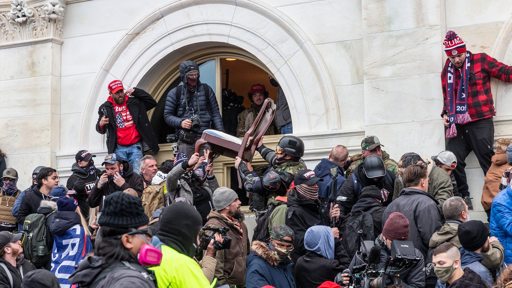 former-oath-keeper-felt-he-needed-to-be-willing-to-conquer-or-die-on-jan-6-huffpost-latest-news