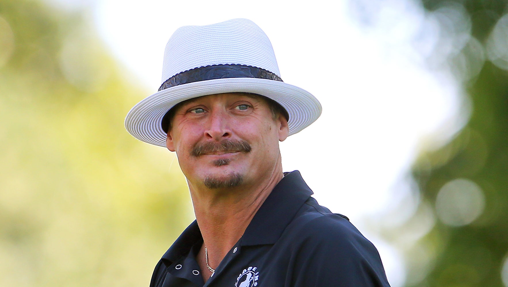 Kid Rock Spews Homophobic Slur, Flips Off Audience For Filming Him