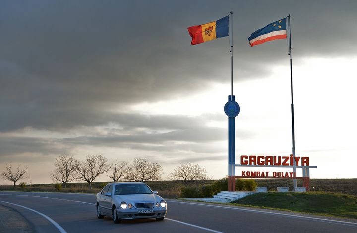 Μολδαβία - Η σημαία της Μολδαβία και δίπλα της (στ΄αριστερά) η σημαία της Γκαγκαουζίας.