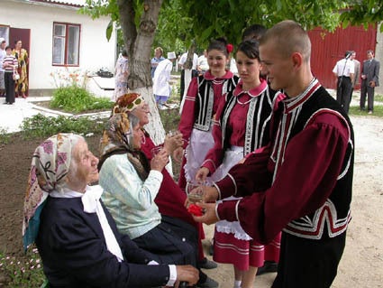 Γκαγκαούζοι με παραδοσιακή ενδυμασία