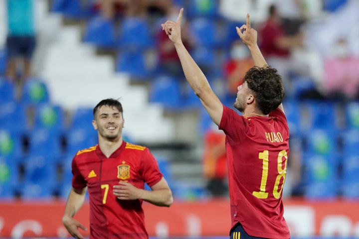 Javier Puadocelebra el 4-0 durante el amistoso España-Lituania celebrado el 8 de junio en Leganés. 