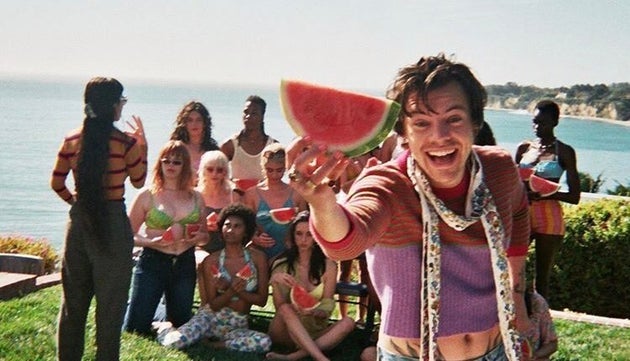 Harry Styles, crop top à manches longues dans
