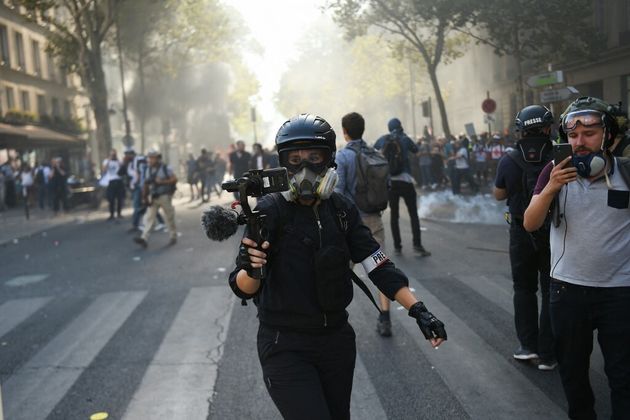 Une journaliste pendant une manifestation à Paris le 21 septembre 2019