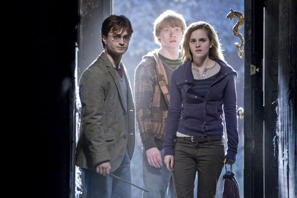 Harry, Ron et Hermione incarnés à l'écran par Daniel Radcliffe, Rupert Grint et Emma Watson