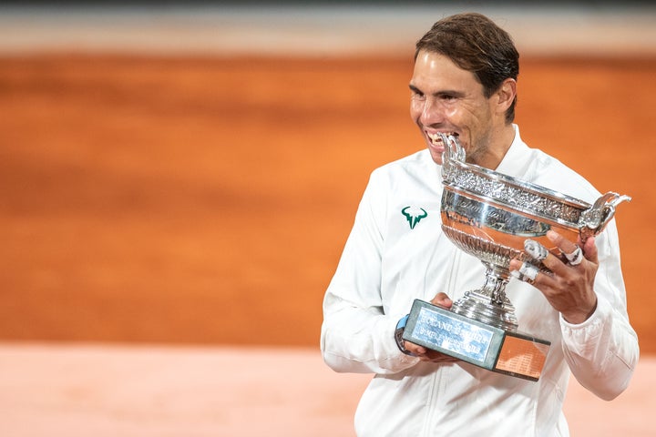 Rafa Nadal, con el trofeo del abierto francés de 2020.