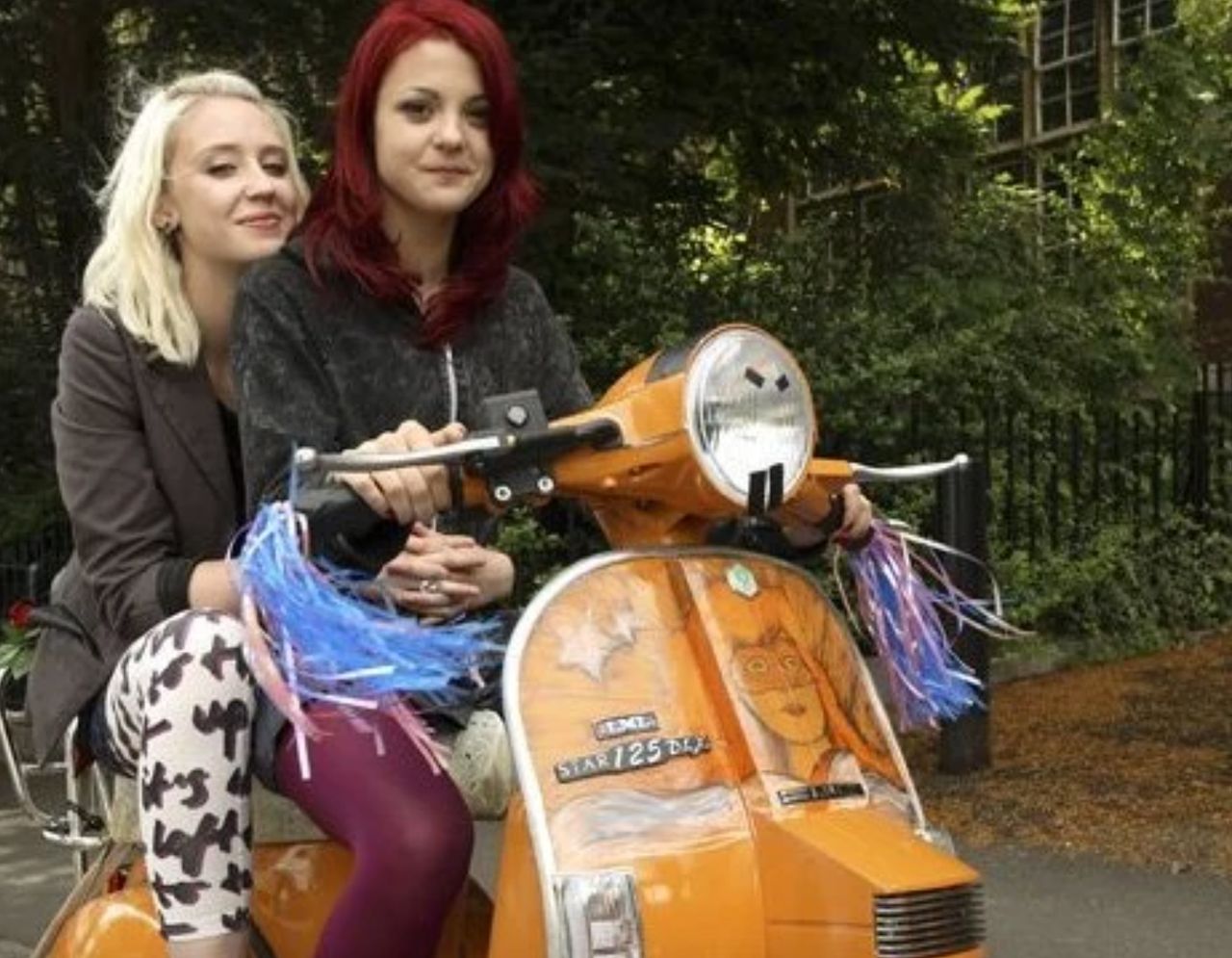 Lily Loveless and Kathryn Prescott as Naomi and Emily in Skins