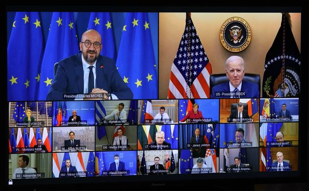25 Mαρτίου 2021. Ο Τζο Μπάιντεν σε τηλεδιάσκεψη κορυφής με τον Πρόεδρο του Ευρωπαϊκού Συμβουλίου Σαρλ ΜΙσέλ και τους ηγέτες των χώρών της ΕΕ. (Photo by EU Council / Pool/Anadolu Agency via Getty Images)