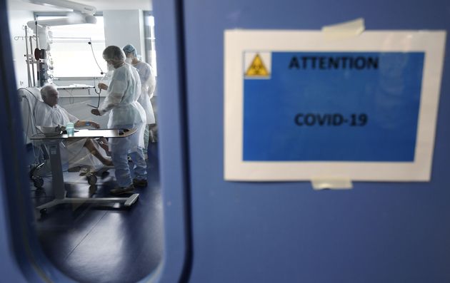 Medical staff tend to a patient in an intensive care unit for patients infected with Covid-19 (novel coronavirus) at the University Hospital of Strasbourg (HUS) in Strasbourg, eastern France on October 22, 2020. (Photo by FREDERICK FLORIN / AFP) (Photo by FREDERICK FLORIN/AFP via Getty Images)