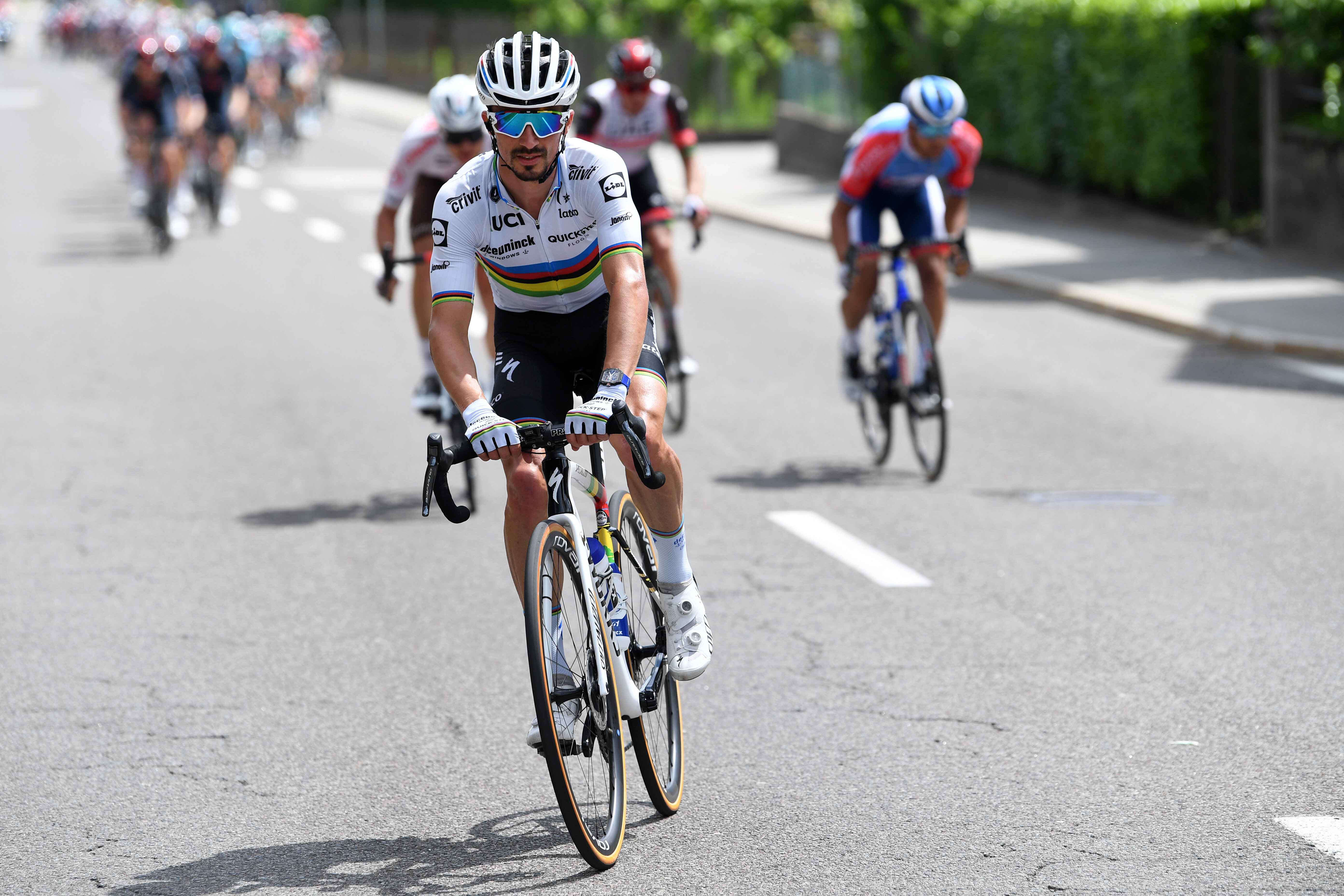 Julian Alaphilippe rejoint Marion Rousse pour l'arrivée de leur bébé