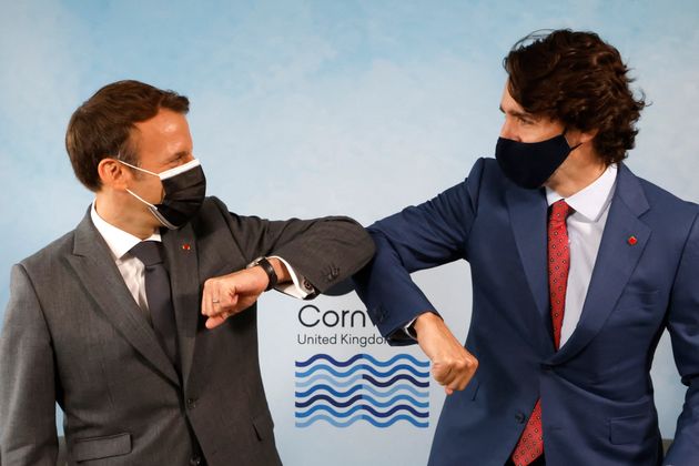 Emmanuel Macron et le 1er ministre canadien Justin Trudeau photographiés masqués au G7