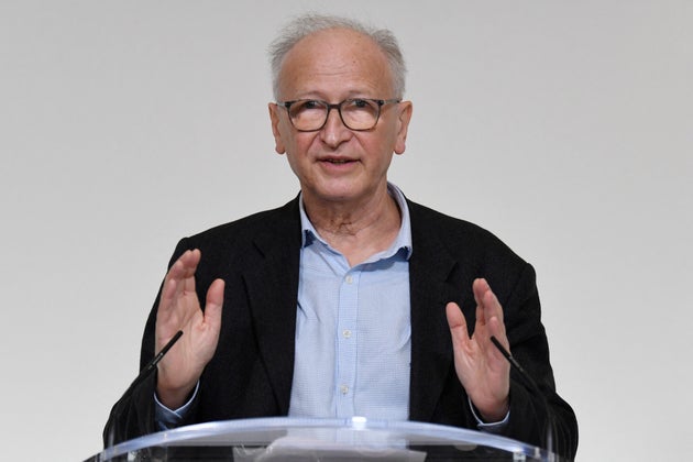 Le Professeur d'immunologie pédiatrique Alain Fischer, ici s'exprimant à Paris, le 26 janvier 2021.