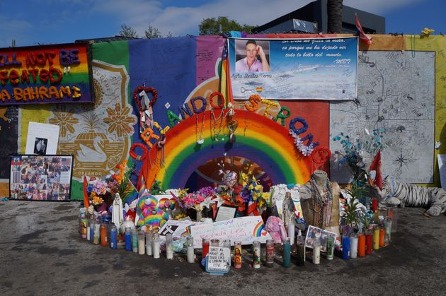 Dans le parking du Pulse à Orlando, on trouve toujours es hommages aux victimes de l'attentat. (photo prise le 25 avril 2017)