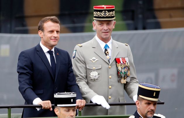 Le général François Lecointre, ici lors du défilé militaire du 14 juillet 2019 à la gauche d'Emmanuel Macron, quittera ses fonctions de chef d'état-major des Armées en juillet 2021. 