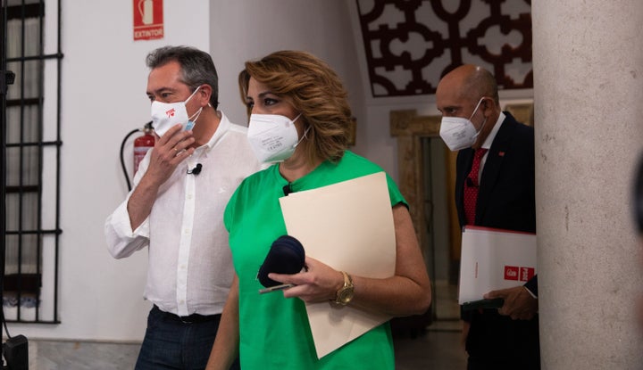Juan Espadas, a la izquierda, y Susana Díaz, a la derecha.