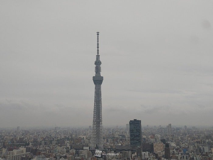 東京都墨田区から見た東京スカイツリー(14日午前中の様子)