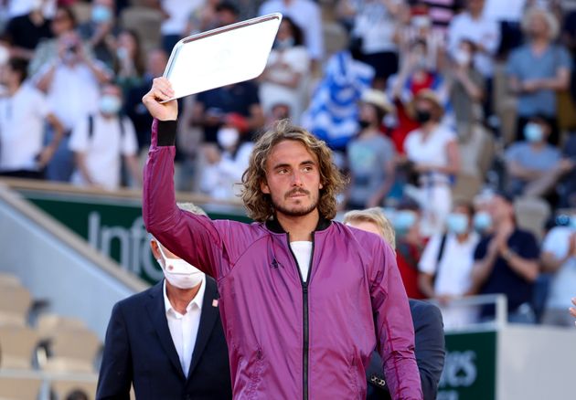 Tsitsipas rend hommage à sa grand-mère dont il a appris le décès 5 minutes avant la finale (Photo de Stefanos Tsitsipas lors de la finale de Roland Garros le 13 juin par John Berry/Getty Images)