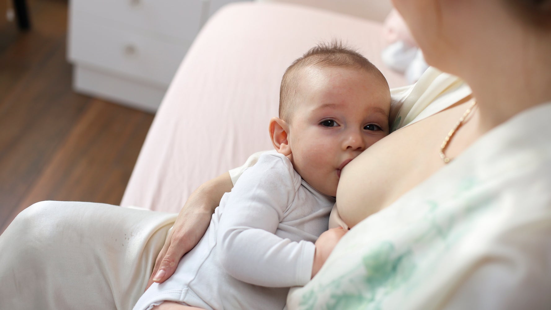 Allaiter Son Bebe En Ayant Le Covid N Est Pas Dangereux C Est Meme L Inverse Le Huffington Post Life