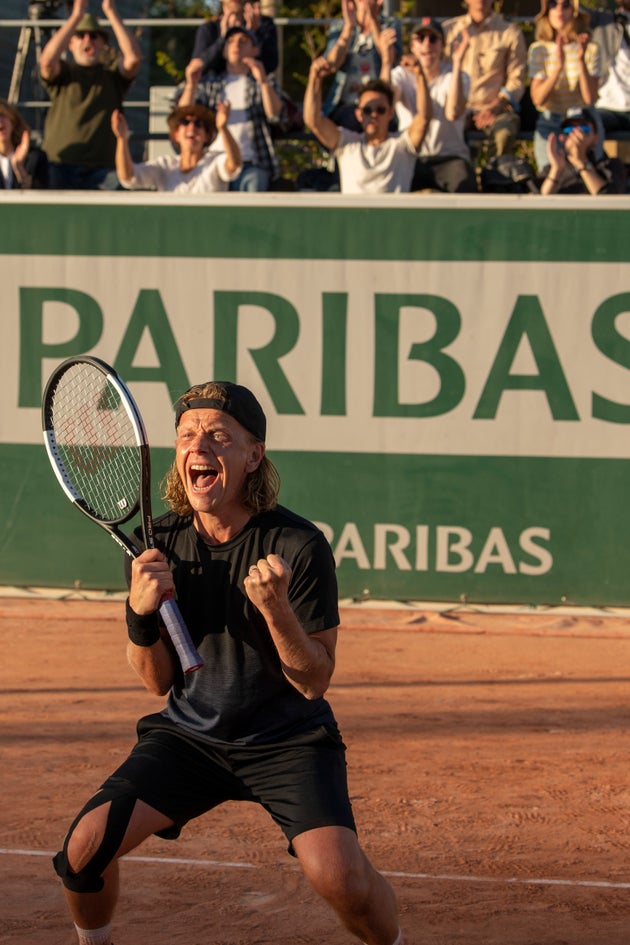 Alex Lutz en tennisman acharné dans le film