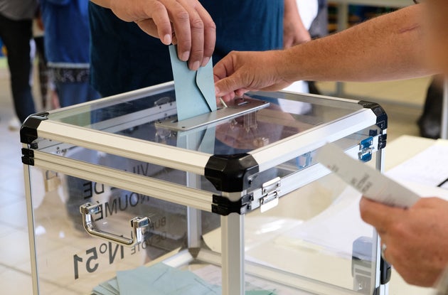 Urne dans un bureau de vote.