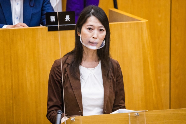 世田谷区議会で質問をした上川あや氏＝2021年6月15日撮影