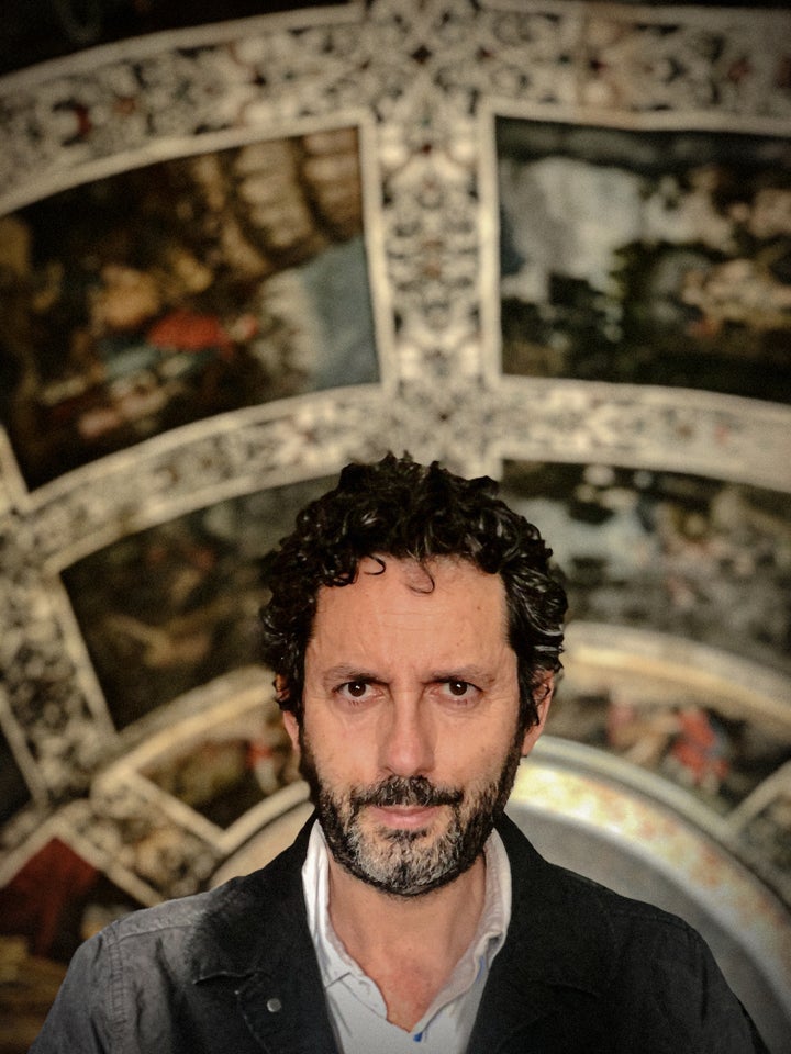 Manuel Ríos San Martín, en uno de los escenarios de su novela